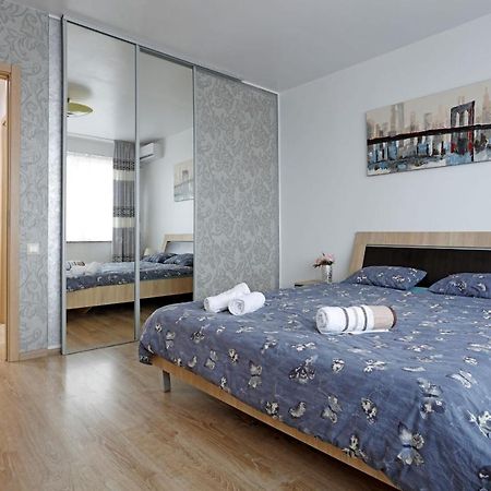 Cozy Apartment With A View Bucharest Exterior photo